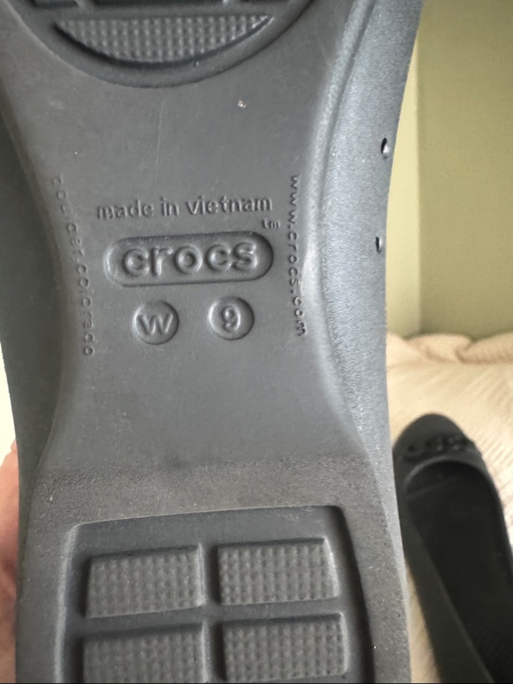 Crocs Women’s Black Chain‑Accent Ballet Flats – Size 9W (Used) - Picture 8 of 12